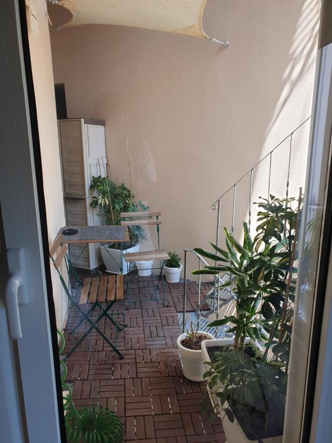 Ferienwohnung Renovated Studio With Roof Garden Access, 15 M Walk To Acropolis Athen Exterior foto