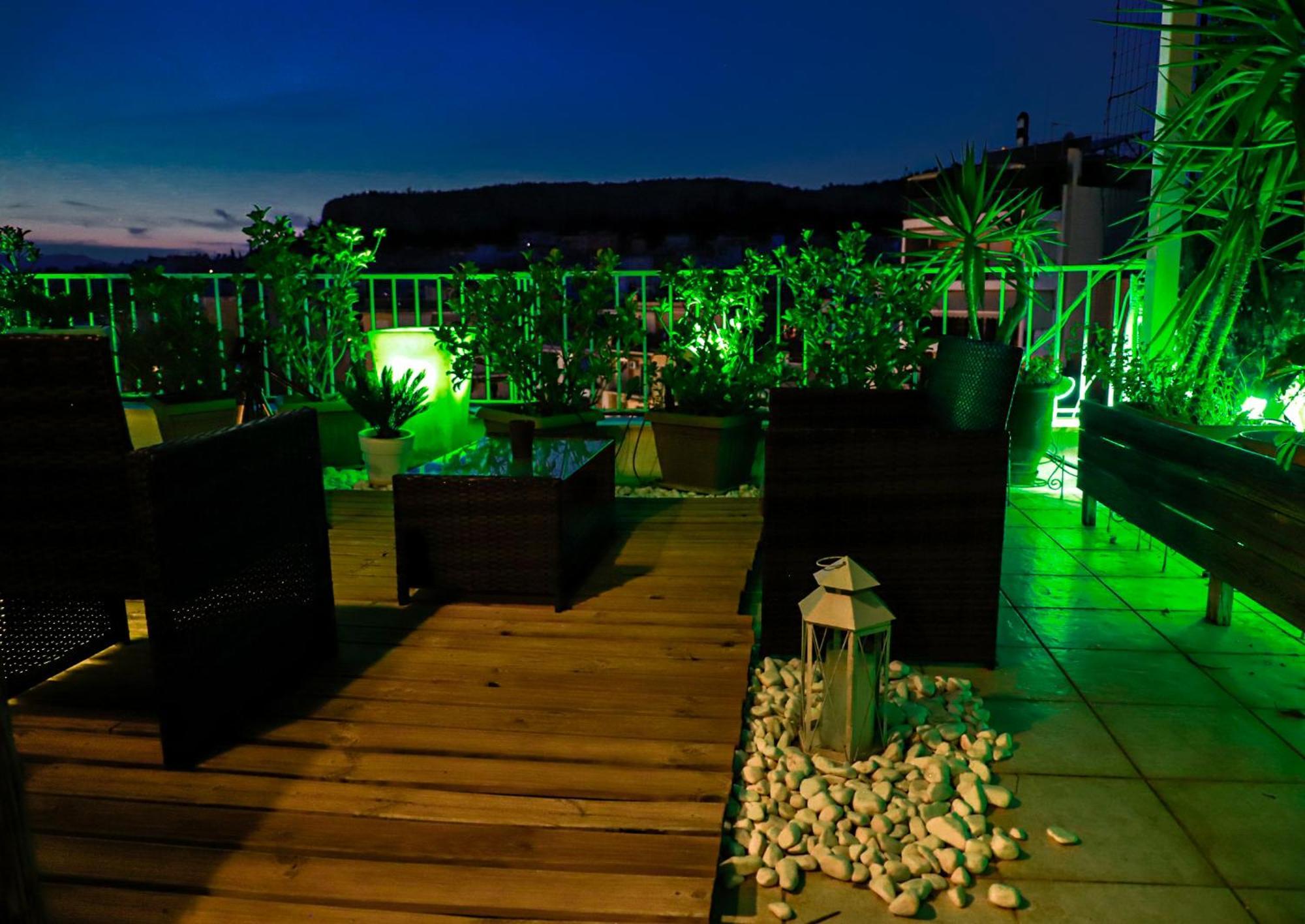 Ferienwohnung Renovated Studio With Roof Garden Access, 15 M Walk To Acropolis Athen Exterior foto